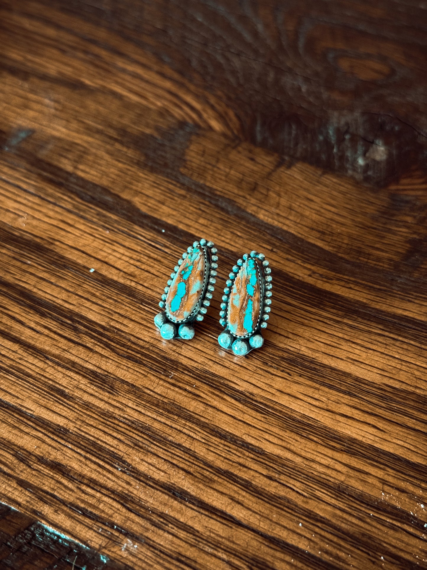 Valley Ribbon Oval Studs