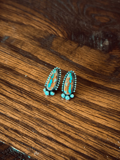 Valley Ribbon Oval Studs