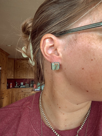 Valley View Ribbon Sq. Stud