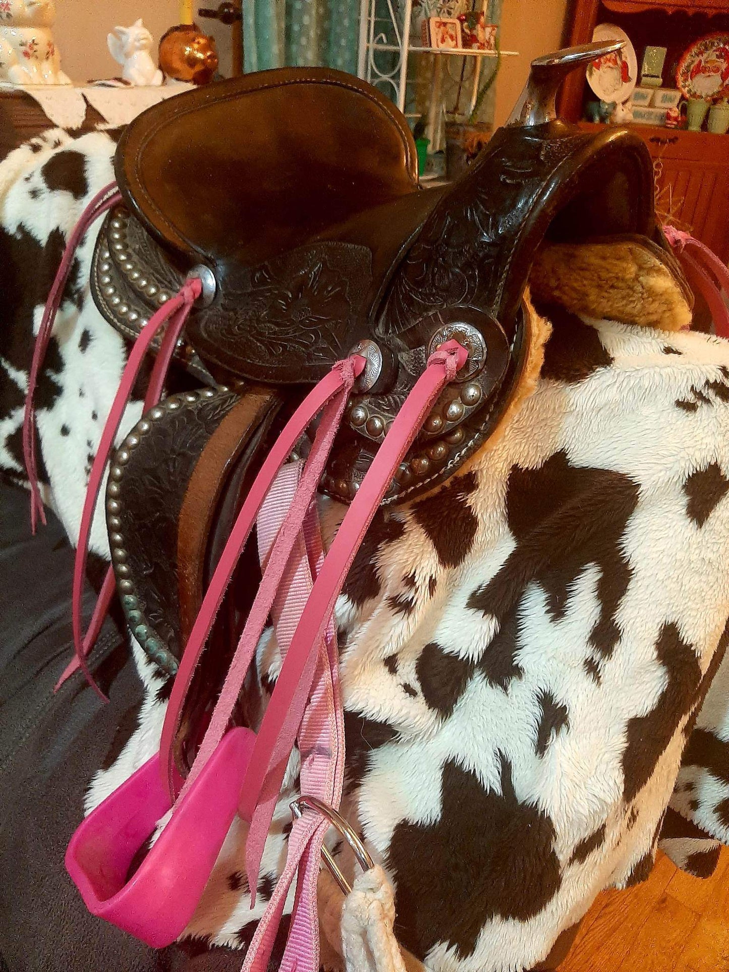 Bright Pink Latigo Saddle Strings (Pair)
