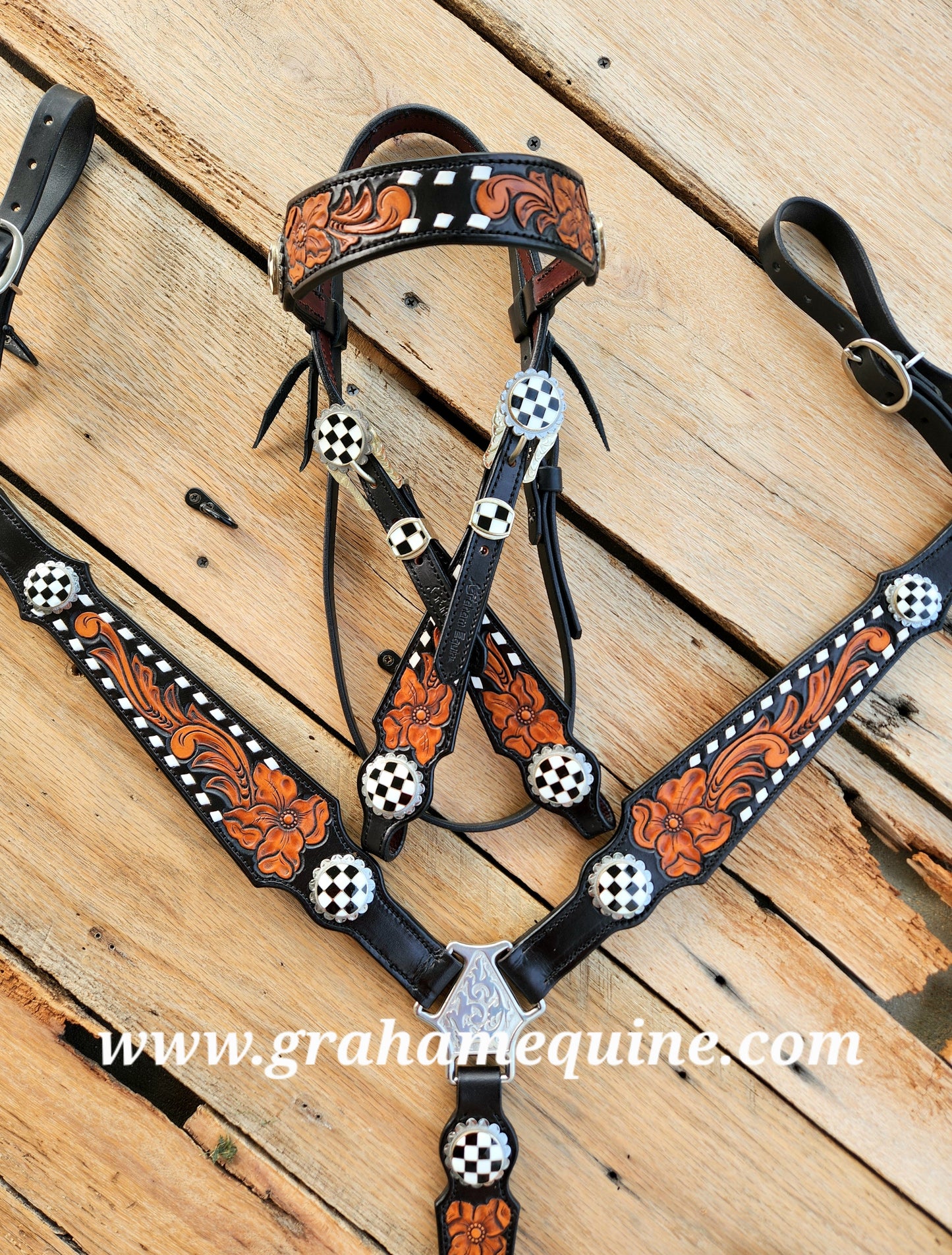 Checkered Black & White Buckstitch Set